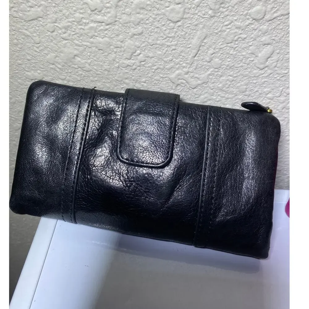 2 Fossil Items Vintage Black Leather Bifold Wallet and Fuchsia Wristlet Bundle